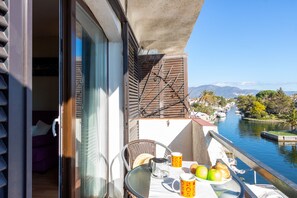 تناول الطعام بالخارج