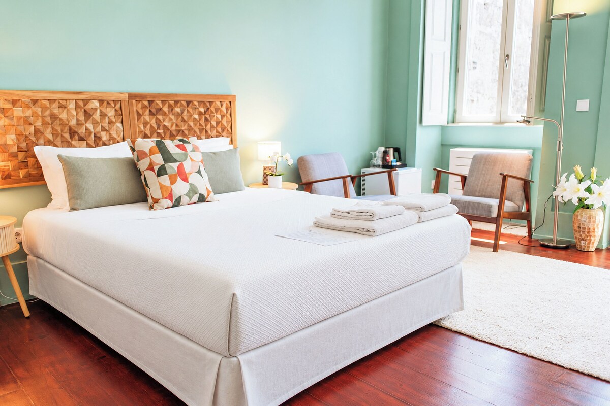 Hypo-allergenic bedding, soundproofing, iron/ironing board (on request)