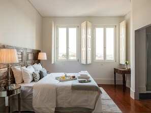 Superior Double Room | Hypo-allergenic bedding, individually decorated, individually furnished - Down2Town B&B (Porto)