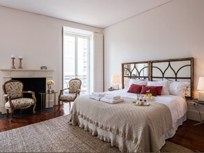 Premium Double Room | Hypo-allergenic bedding, individually decorated, individually furnished - Down2Town B&B (Porto)