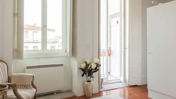 Junior Double Room | Peralatan tempat tidur hipoalergenik, dihias secara berasingan