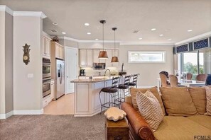 Smart TV, books, stereo