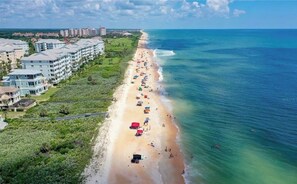 Beach nearby, sun loungers, beach towels