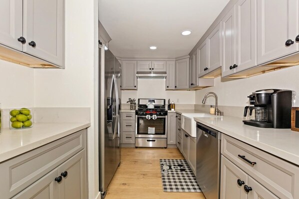 Fridge, oven, blender, cookware/dishes/utensils