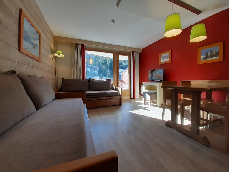 Spacious Apartment 5 Pax, South-facing Balcony, Parking Included - Courchevel