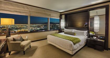 Biggest Penthouse at Vdara! 2 BR Stunning 270° Strip Views! Sleeps 7! 42nd Floor