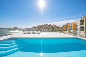 Pool - Lagos town centre apartment (Lagos)