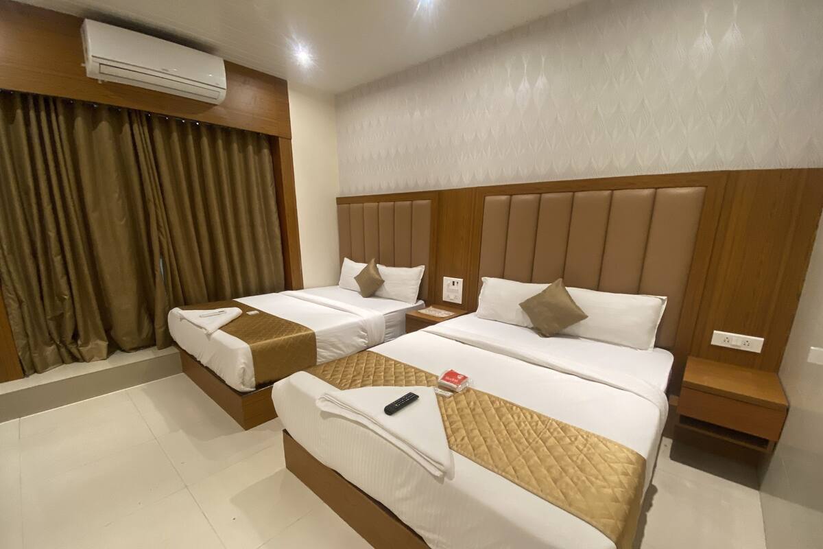 Deluxe Quadruple Room, 2 Queen Beds | Desk, laptop workspace, bed sheets