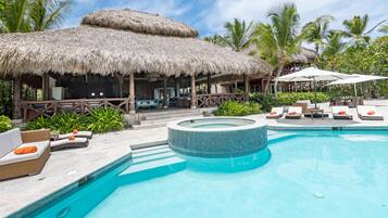 2 piscines extérieures, cabanons gratuits, parasols de plage