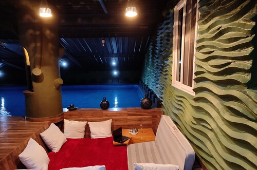 Brise cottage with private pool and pantry