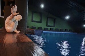 Indoor pool - Brise cottage with private pool and pantry (Hosapete)