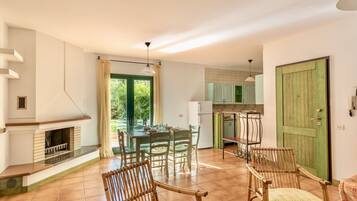 32-inch flat-screen TV with cable channels, TV