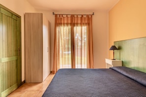 1 bedroom, iron/ironing board, cribs/infant beds, bed sheets
