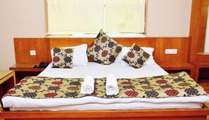 6 quartos, escrivaninha, Wi-Fi de cortesia, roupa de cama