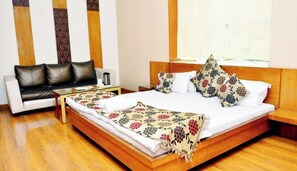 6 quartos, escrivaninha, Wi-Fi de cortesia, roupa de cama