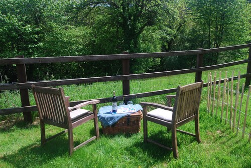 Cosy studio apartment with garden, views and forest walks from the doorstep.