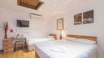 Economy Triple Room | Desk, iron/ironing board, free WiFi, bed sheets