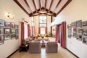 40-inch LCD TV with cable channels, TV, Netflix - Amã Stays & Trails 25 Farm House (Baruipur)