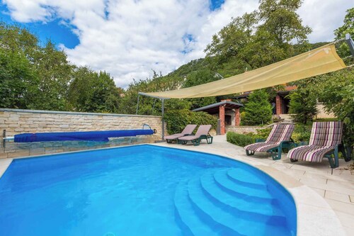 Ferienhaus mit Pool und Klimaanlage