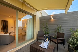 Premium bedding, pillow-top beds, in-room safe, individually furnished - The Capital Boutique Hotel (Valletta)
