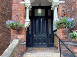 숙박 시설 정면