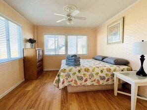4 bedrooms, iron/ironing board, WiFi, bed sheets