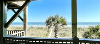 Comfy 4br,Oceanfront,hot tub,Sm Dogs,FREE Tickets,PG2