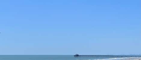 På stranden