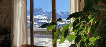 Chalet Zénith at the foot of the ski slopes, facing the Aiguilles d'Arves mountains