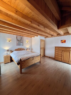 6 chambres, fer et planche à repasser, lit parapluie, Wi-Fi gratuit