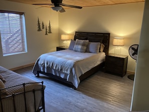 2 habitaciones, tabla de planchar con plancha y cuna de viaje