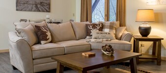 Beautiful 2-bedroom with private outdoor space.  5min walk to Main Street.