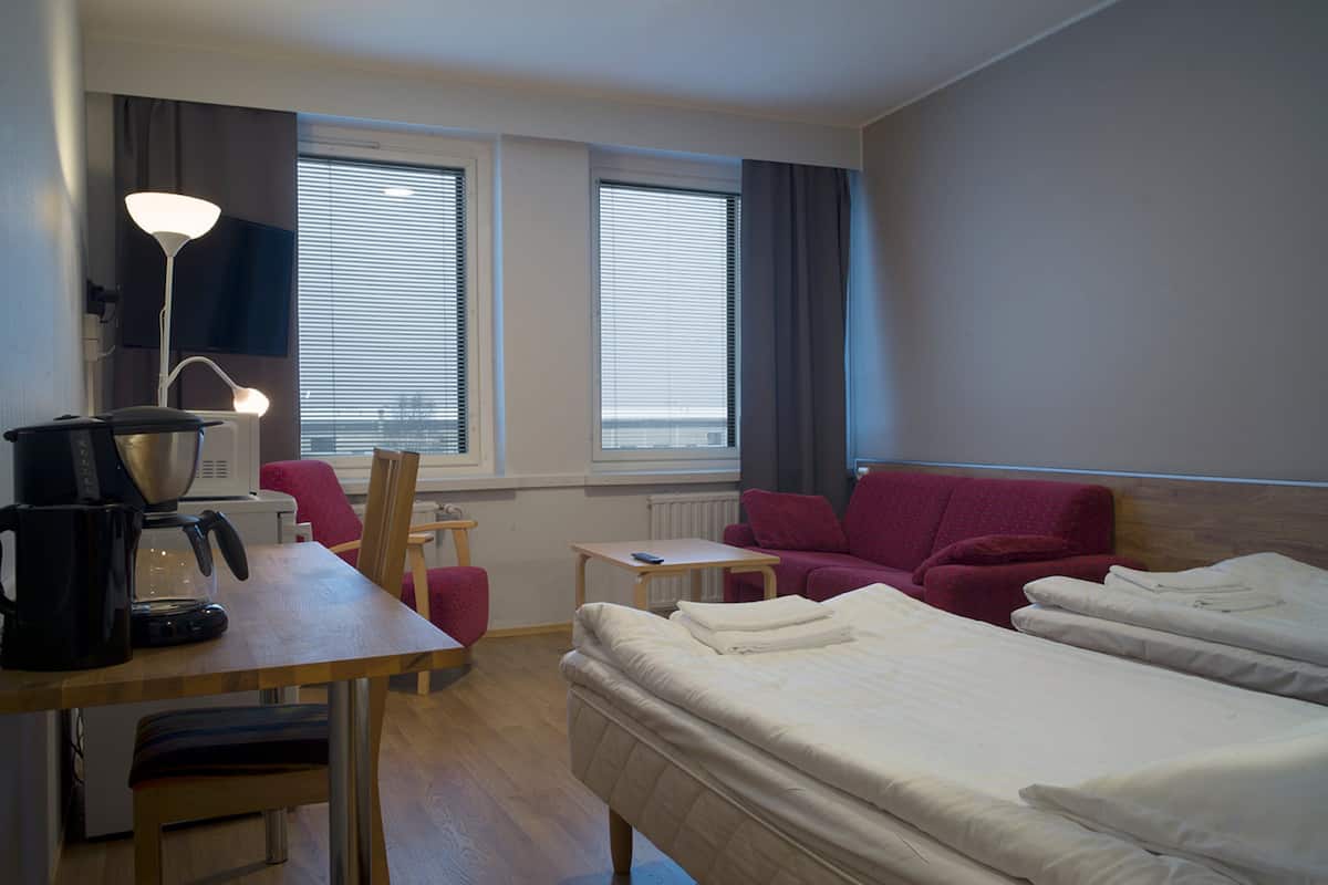 Twin Room | Desk, iron/ironing board, free WiFi, bed sheets