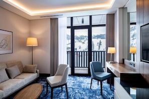 80-厘米纯平电视 (配备有线频道)、电视