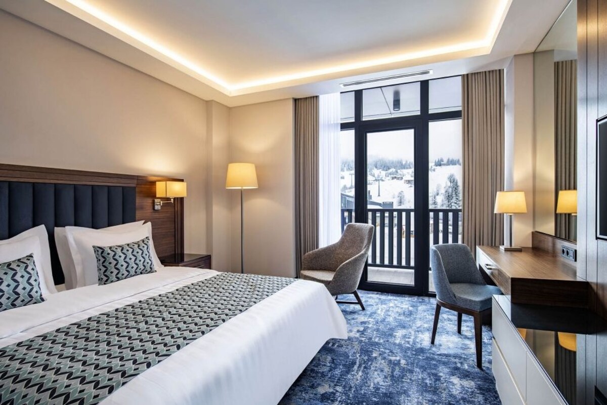 Minibar, bed sheets