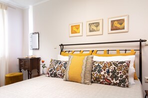 2 bedrooms, iron/ironing board, free WiFi, bed sheets - Casa Mia Corfu Town Apartment (Kerkira)