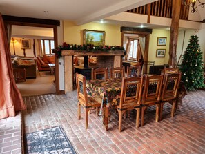 Dining - Spacious converted barn perfect for families! (Walberton)