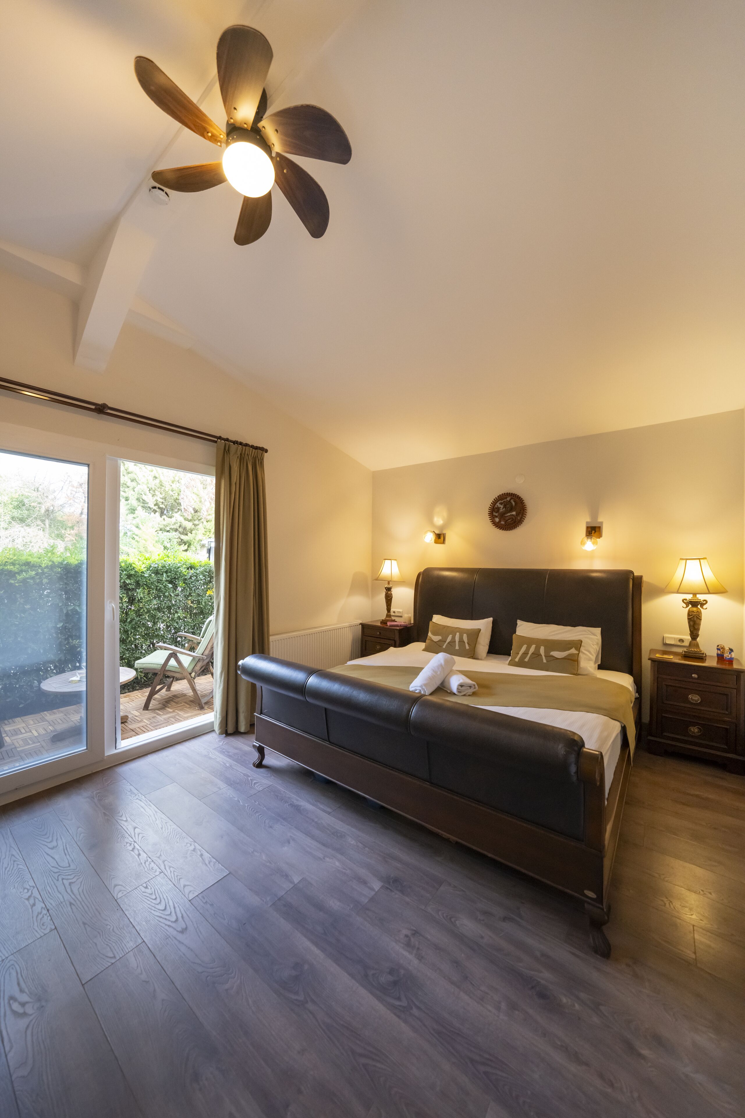 Ropa de cama de alta calidad, minibar y decoración personalizada 