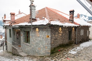 Konaklama yerinin ön cephesi