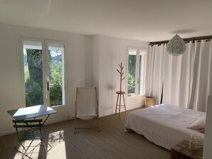 4 bedrooms, travel crib, free WiFi, bed sheets
