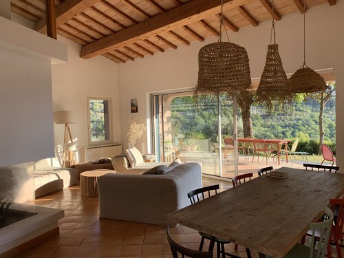 Exceptional panorama, swimming pool, pétanque court, 220 m2, 3 min from Buis!