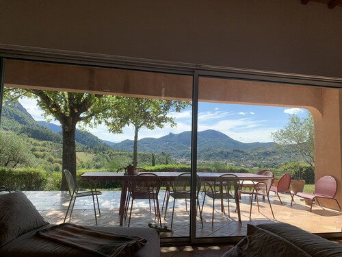 Exceptional panorama, swimming pool, pétanque court, 220 m2, 3 min from Buis!