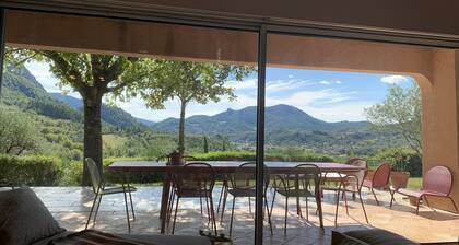 Exceptional panorama, swimming pool, pétanque court, 220 m2, 3 min from Buis!