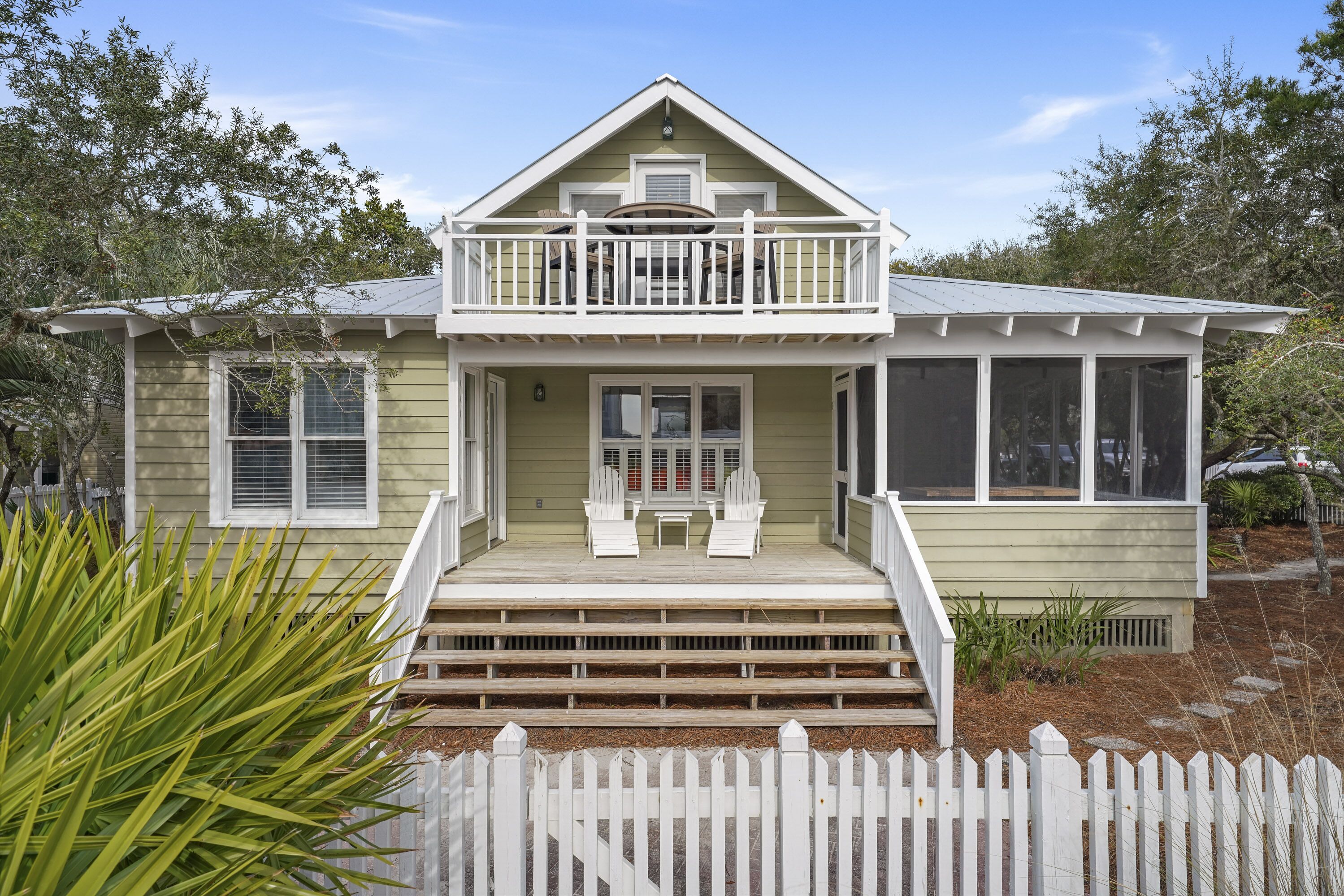 DIRECTLY ACROSS FROM BEACH with gulf views in Seaside, FL! Sip N Dip