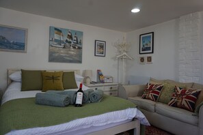 1 Schlafzimmer, BĂŒgeleisen/BĂŒgelbrett, kostenloses WLAN, BettwĂ€sche