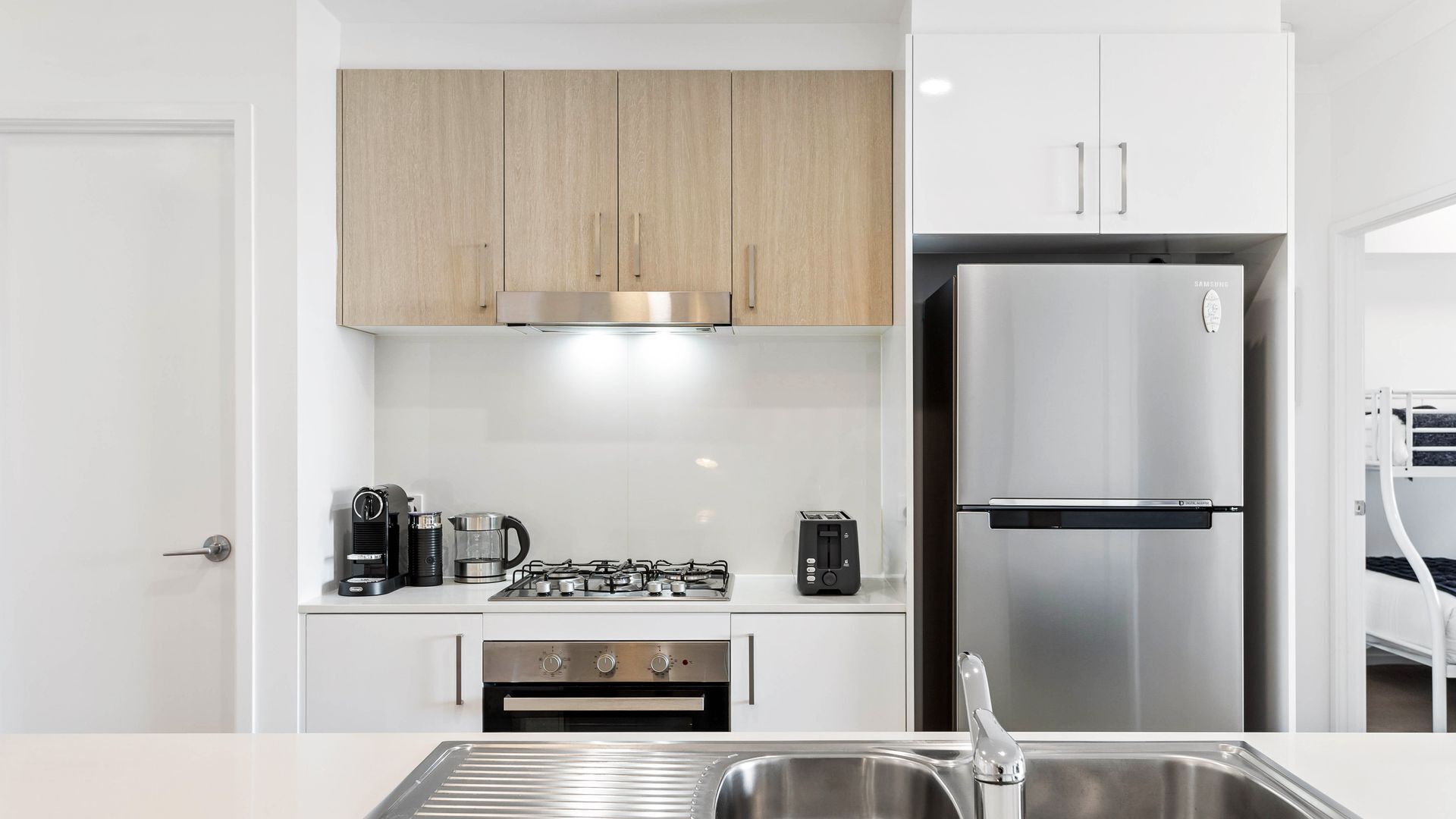 Refrigerador, microondas, parrilla de estufa y lavavajillas 