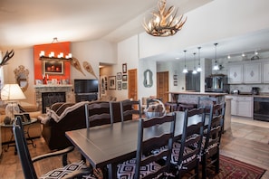 Condo, 3 Bedrooms | Private kitchen | Fridge, oven, coffee/tea maker, toaster
