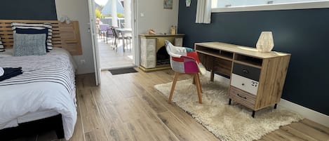 2 bedrooms, iron/ironing board, travel cot, free WiFi