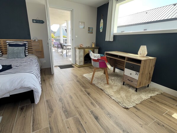 2 bedrooms, iron/ironing board, travel cot, free WiFi