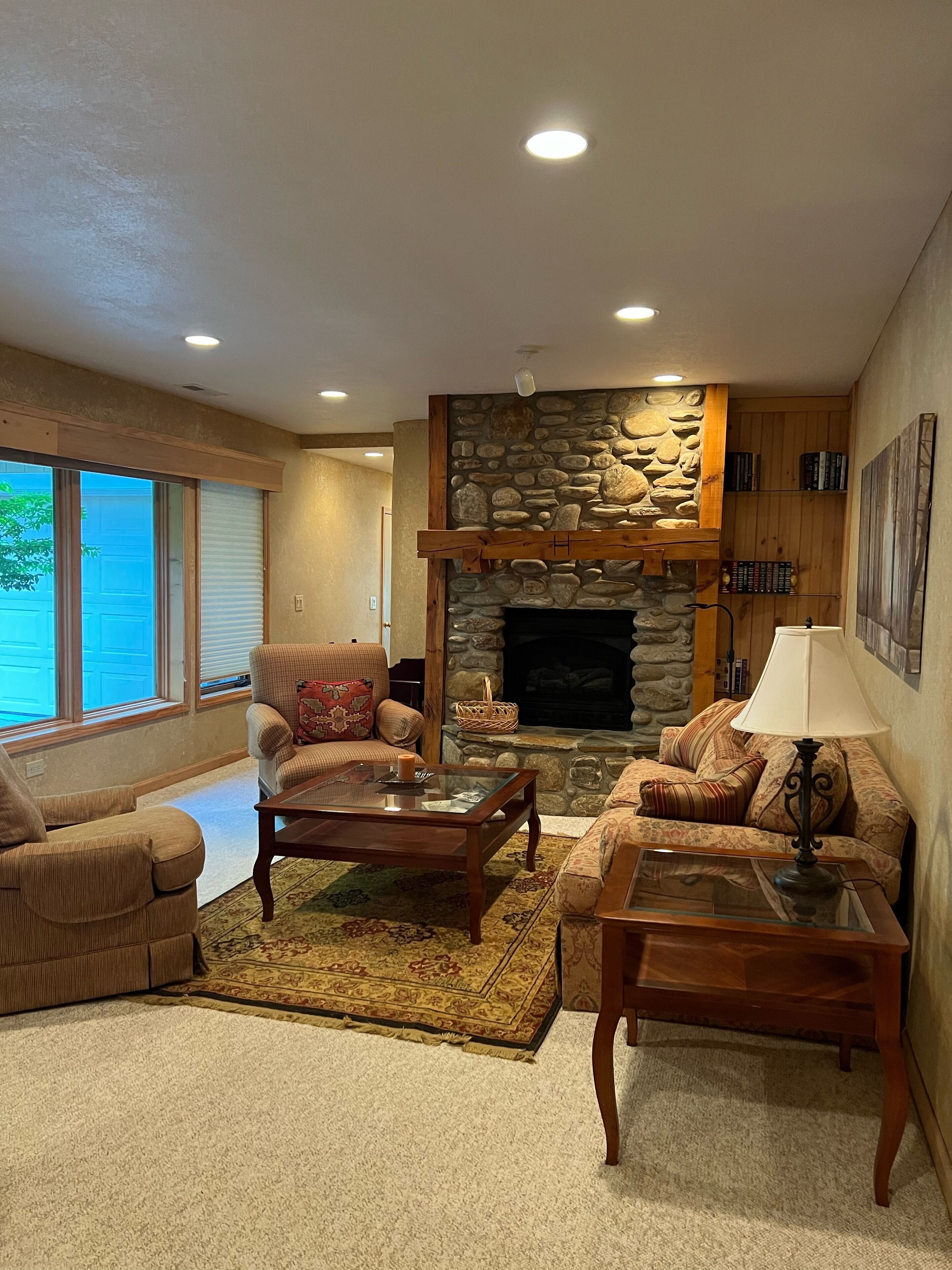 Beech Mountain 4 Br With Amazing Long-range Views. Spacious House. Pet Friendly. - Beech Mountain, NC